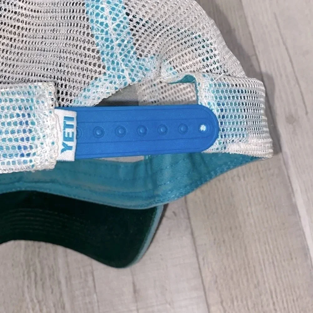 YETI baseball cap turquoise & white SnapBack mesh